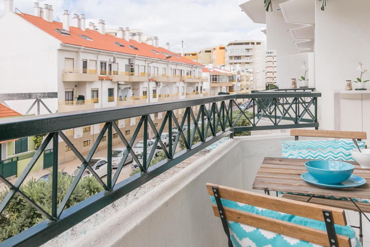 1 Bedroom Beach Apartment With Balcony 2 Min Walk To The Beach! Costa de Caparica Exteriör bild