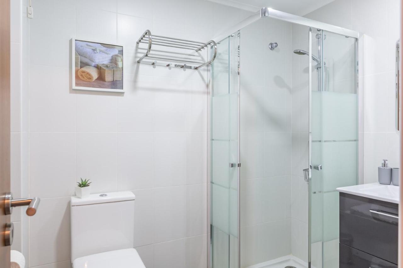 1 Bedroom Beach Apartment With Balcony 2 Min Walk To The Beach! Costa de Caparica Exteriör bild